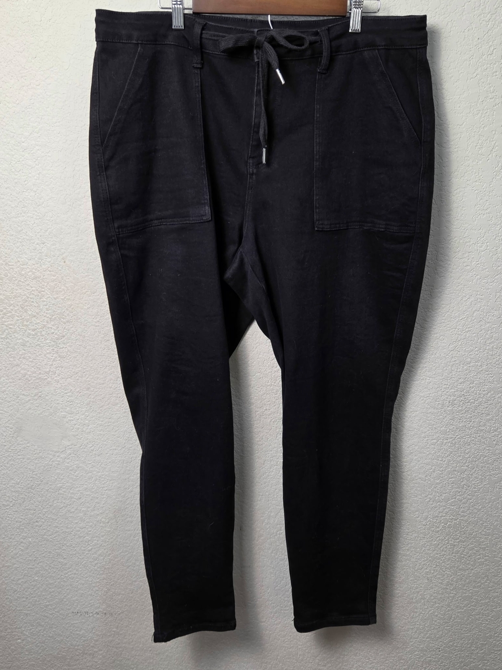 Judy Blue Black Cropped Ankle Jeans